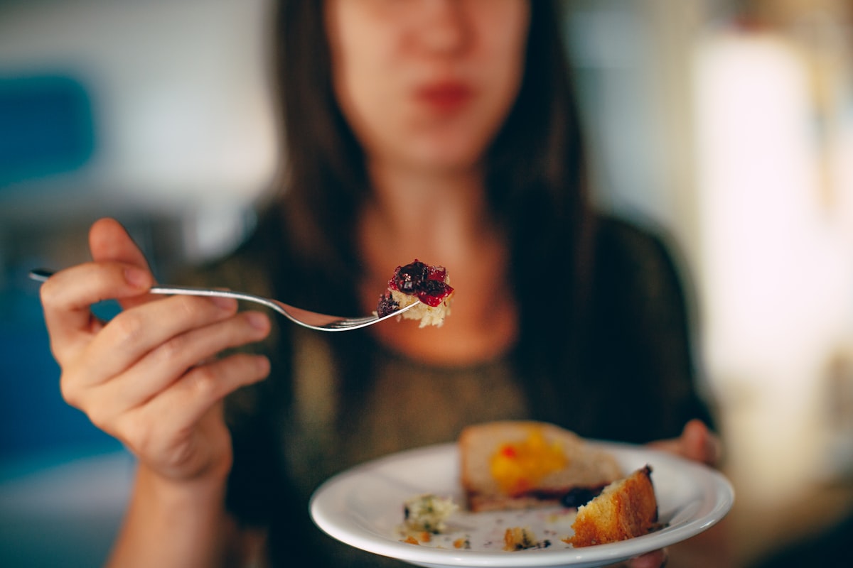 Bol de céréales complètes avec fruits et noix